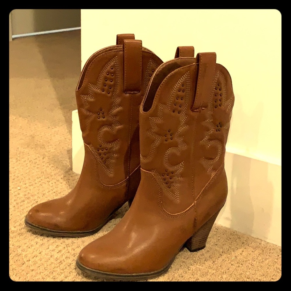 Only worn 1x trendy women’s cowboy boots